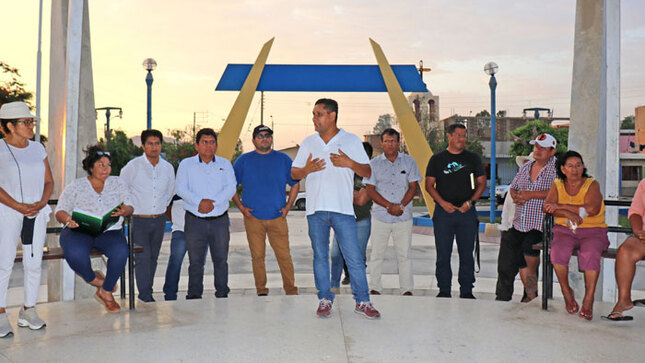 Diálogo entre las autoridades municipales y los vecinos del centro poblado de Cerro Blanco 