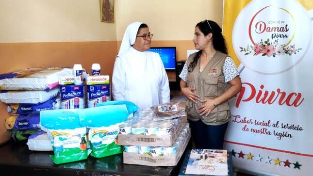 Comité de Damas entrega donación al Hogar Santa Rosa