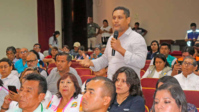 El alcalde Manuel Figueroa Laos toma la palabra en la reunión del COPROSEC 