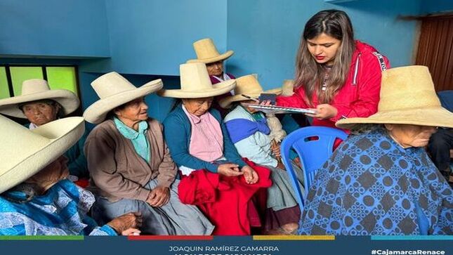 📌La Municipalidad Provincial de Cajamarca viene realizando una serie de talleres destinados al cuidado emocional, psicológico y conocimiento de derechos dirigidos a los adultos mayores en el centro poblado de La Paccha.
👏🏻Reconociendo la importancia de la salud mental y el respeto a los derechos de nuestros adultos mayores, se ha diseñado un programa que busca brindar herramientas prácticas y conocimientos especializados.
✅Los talleres de diagnóstico del estado emocional, psicología y derechos de los adultos mayores en La Paccha, ha sido una oportunidad para que los participantes accedan a información relevante sobre cómo manejar emociones, resolver conflictos internos y comprender sus derechos en la sociedad actual.