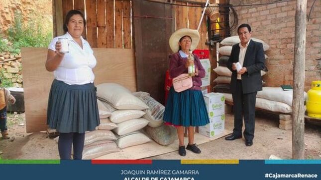 📌La Municipalidad Provincial de Cajamarca, a través de la subgerencia de Programas Sociales y Empadronamiento, continúa llevando ayuda a quienes más lo necesitan. Esta semana, hemos realizado la segunda entrega de alimentos como parte del Programa de Complementación Alimentaria (PCA).
👉Nos dirigimos al Centro Poblado de Cashapampa, exactamente a los comedores La Merced y Los Girasoles, para realizar la entrega de haba, lenteja, arroz, trigo, entero de caballa y aceite. 
🤝De esta forma, la comuna local continúa asegurando la alimentación a los comedores que benefician a decenas de familias que más lo necesitan. 