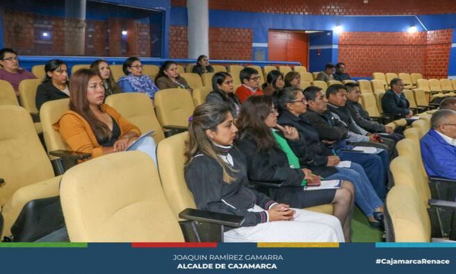 馃搶Con el objetivo de fortalecer nuestras capacidades institucionales y asegurar una gesti贸n eficiente y transparente de los recursos municipales, la comuna local organizo una capacitaci贸n enfocada en la programaci贸n de bienes, servicios y obras para el periodo 2025-2027.
鉁匛sta capacitaci贸n est谩 dise帽ada para proporcionarles las herramientas y conocimientos necesarios para una planificaci贸n adecuada y una ejecuci贸n exitosa de los proyectos que contribuir谩n al desarrollo y bienestar de nuestra comunidad, as铆 lo manifest贸 el Lic. Oscar Coro Cerquin, jefe de la Oficina de Abastecimiento y Control Patrimonial.