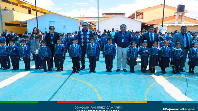 ✅La Municipalidad Provincial de Cajamarca a través de la gerencia de Desarrollo Ambiental y el Programa Municipal Educca, realizó la juramentación de los promotores Ambientales Escolares de la I.E 82019 La Florida, como parte de la celebración del Día de la Tierra. Estos promotores, capacitados para generar conciencia y cultura ambiental, serán líderes ambientales dentro de su institución educativa y la comunidad en general. 
🗣El acto estuvo dirigido por el Ing. Pedro Injante Silva, gerente de Desarrollo Ambiental, quien juramentó a un total de 96 escolares de nivel primaria.