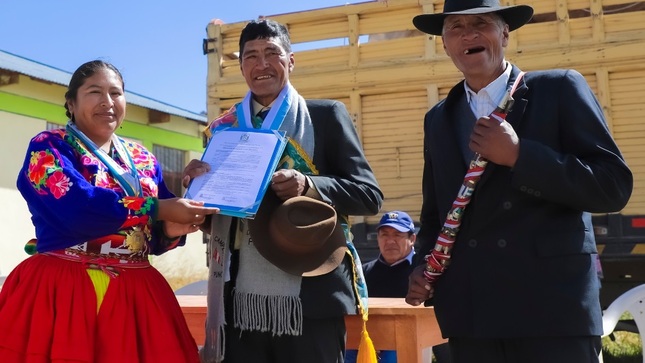 Municipalidad de Puno felicita a la comunidad campesina de chajana por su XXXIX Aniversario