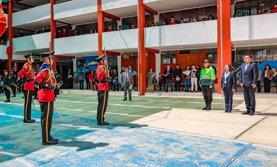 Nuevos miembros del municipio y policía escolar juramentan a sus cargos en la I.E.P Nuestra Señora de la Merced Puno