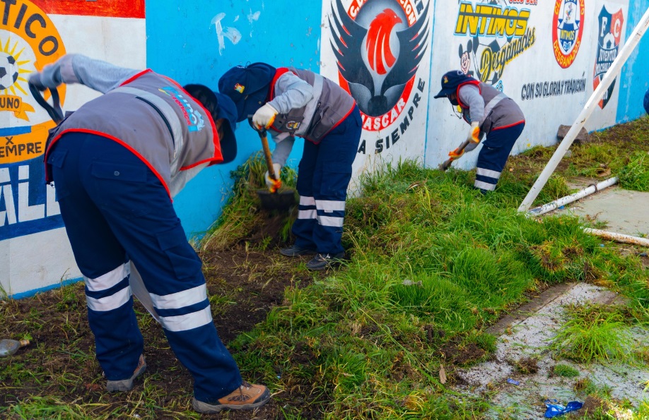 ¡Municipalidad de Puno continúa trabajando! Personal de contingencia realiza intervención de limpieza