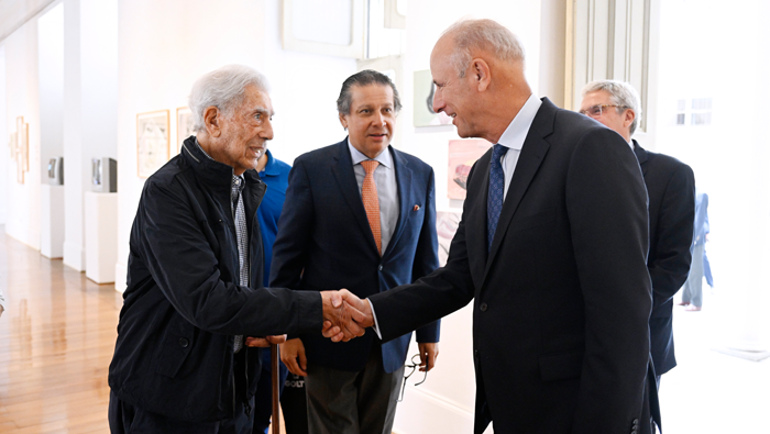 Premio Nobel Mario Vargas Llosa visitó el Centro Cultural Inca Garcilaso de la Cancillería