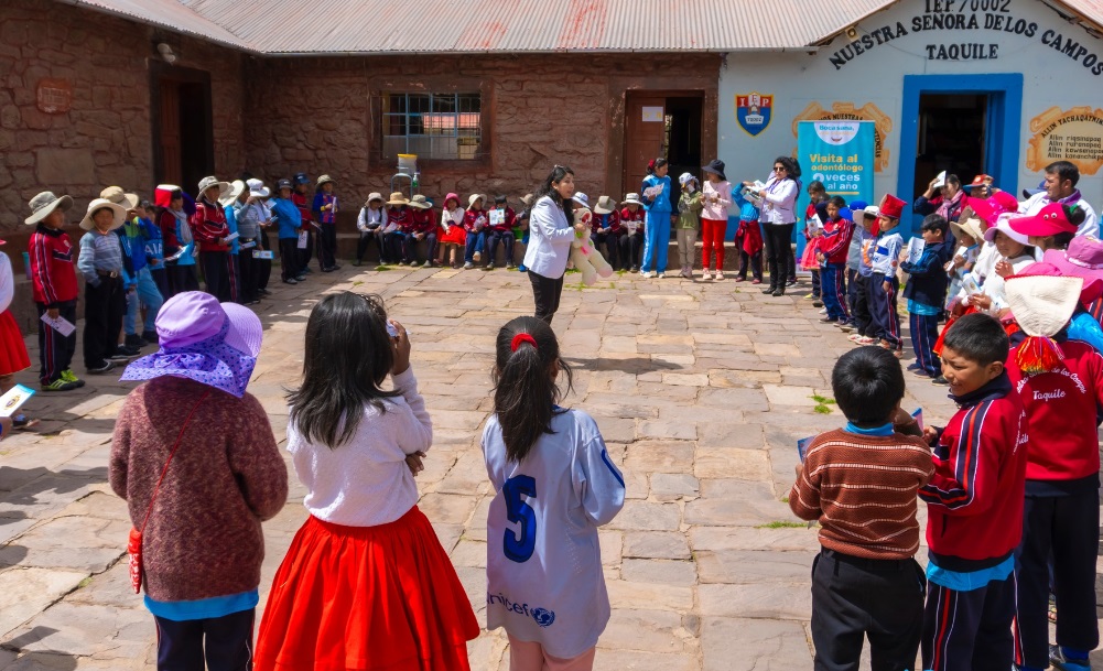 Niños libres de caries en la Isla turística de Taquile: Policlínico Municipal de Puno realiza sensibilización de salud bucal