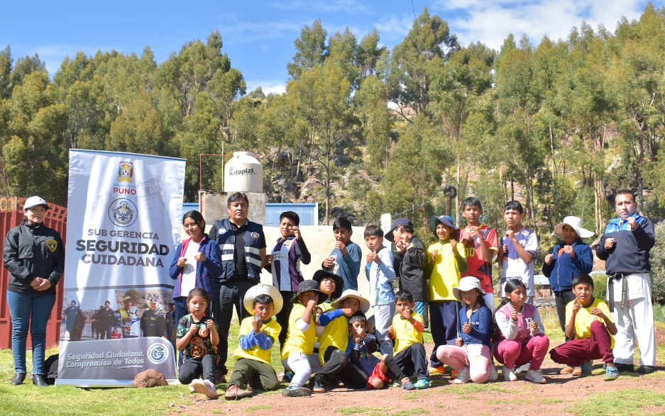 Estudiantes del sector Chimú reciben capacitación en defensa personal