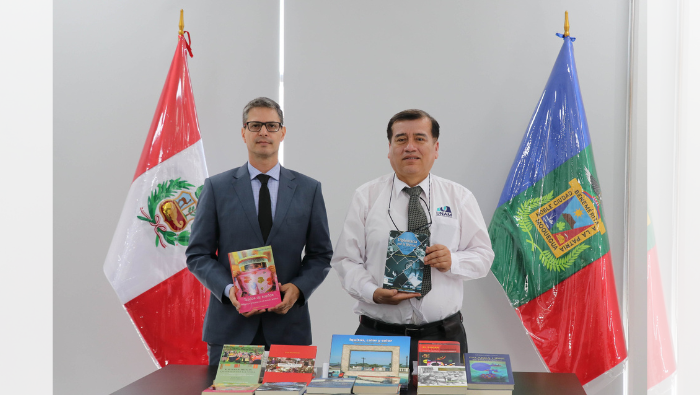 Cancillería Moquegua fomenta la lectura con donación de libros a la UNAM y a la Dirección Desconcentrada de Cultura