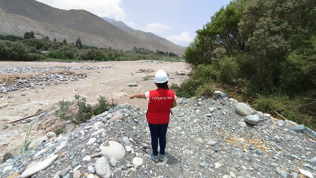 La Contraloría General advirtió que la Dirección Regional de Agricultura de Lima (DRAL) pagó por servicios de limpieza, descolmatación y conformación de diques en el río y quebradas de los distritos de Calango, Lunahuaná, de la provincia de Cañete, pese a no haberse ejecutados dichas partidas en los tramos del servicio y en otros presentan deficiencias.