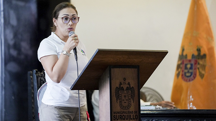 Dra. Cintia Loayza participó de la ceremonia junto a los representantes de Cofopri.