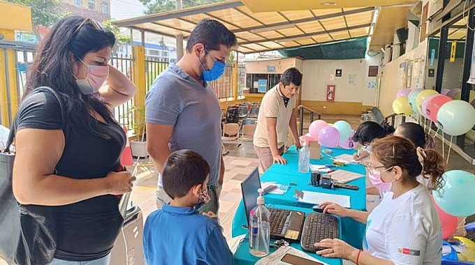 Hospital Santa Rosa refuerza estrategias de vacunación para proteger a niños, gestantes y adultos