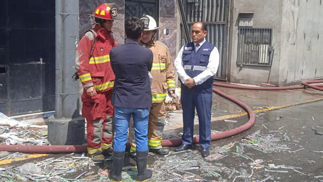 COE Salud del Minsa desplegó equipos en gestión de riesgo para brindar apoyo durante incendio en el jirón Ancash