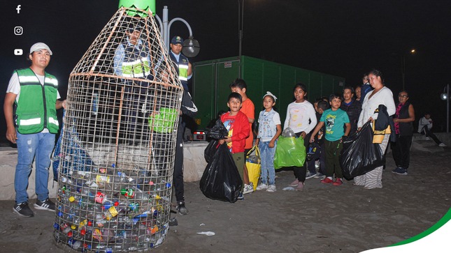  2° Cine Playa 🍿🏖️Logro Recolectar 548 Botellas de Plástico en el Malecón Bujama Baja por el Día de la Tierra 