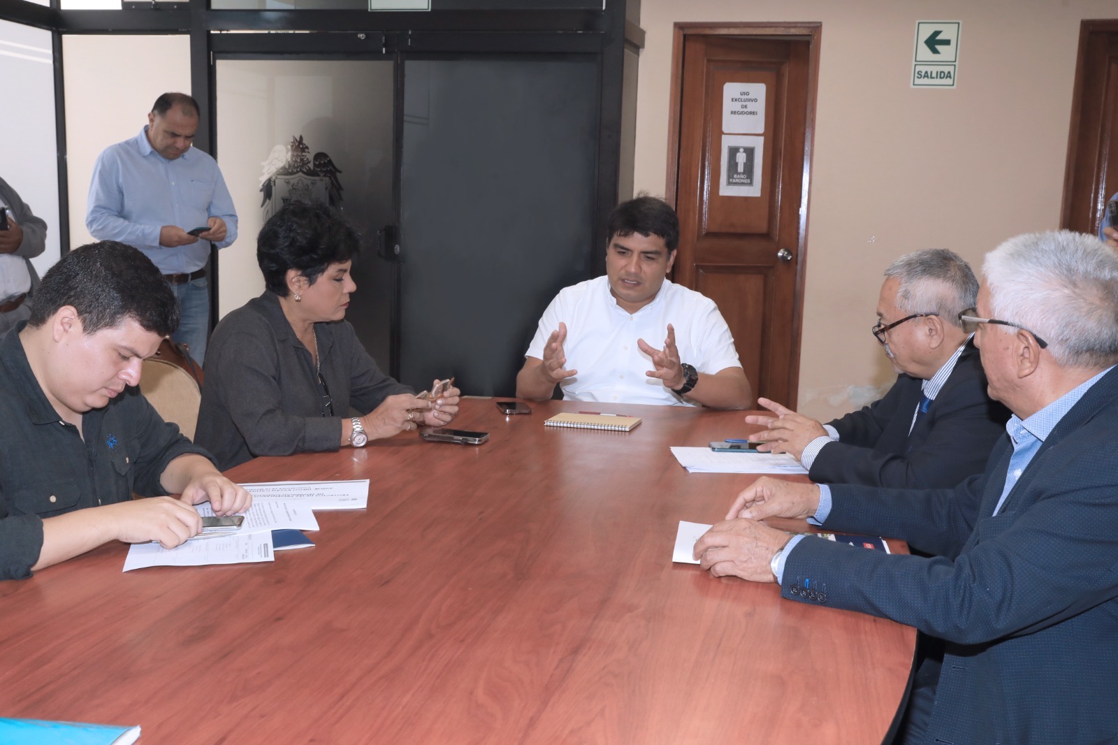 Alcalde Mario Reyna y congresistas se reunieron en la MPT