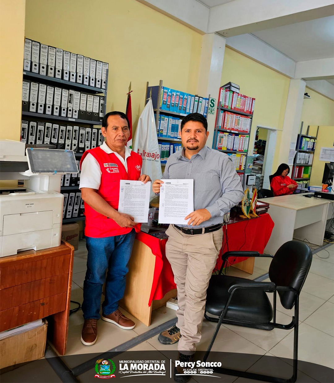 Alcalde Percy Soncco firma convenio con Llancasun peru para brindar empleo temporal en el distrito La Morada