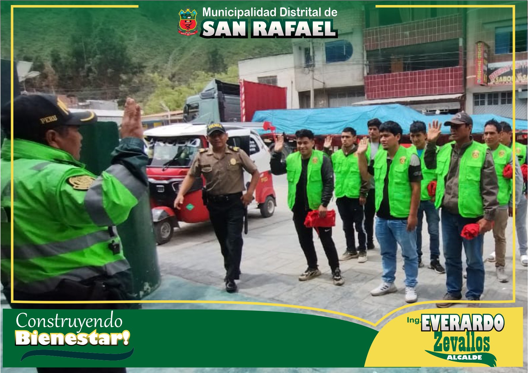 Imagen con los miembros de la red de cooperantes de la empresa Ghaelito, levantando sus manos en señal de juramentación.