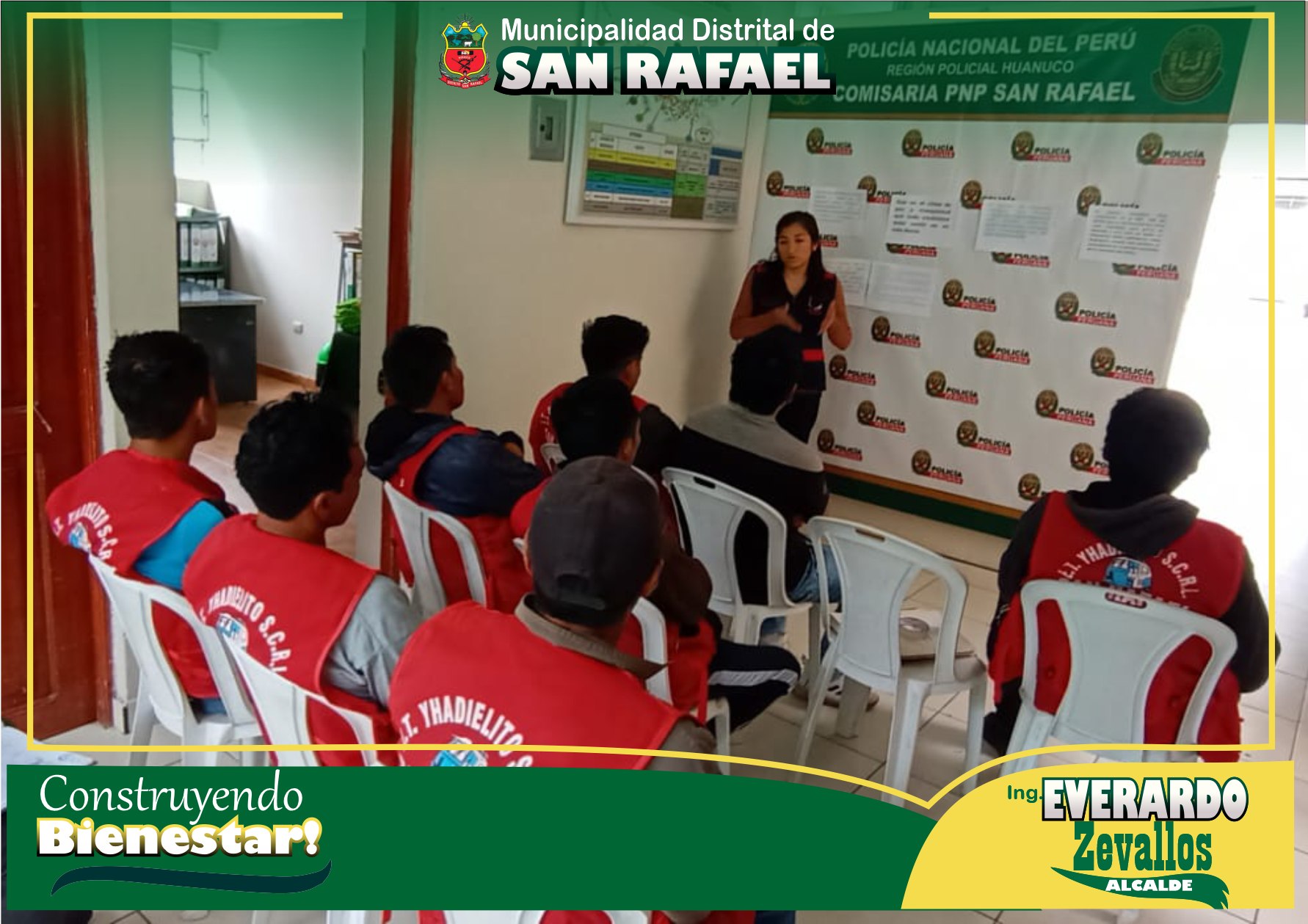 Imagen de la secretaria técnica del CODISEC, dando una charla a los miembros de la red de cooperantes de la empresa Ghaelito.