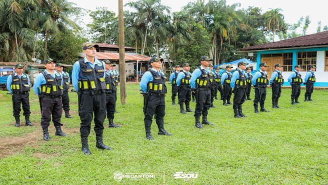 Desfile cรญvico militar por el dรญa del Sereno Municipal