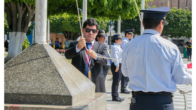 Autoridades conmemoran el día del Niño Peruano con ceremonia de Izamiento del Pabellón Nacional y Bandera Provincial de Huarmey.