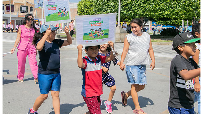 Autoridades conmemoran el día del Niño Peruano con ceremonia de Izamiento del Pabellón Nacional y Bandera Provincial de Huarmey.