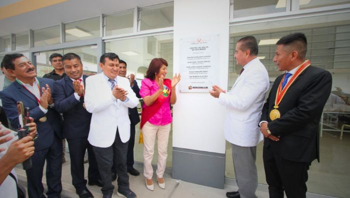 Rosa Vásquez entrega oficialmente imponente Centro de Salud Quilmaná con inversión de S/18 millones