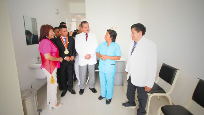 Rosa Vásquez entrega oficialmente imponente Centro de Salud Quilmaná con inversión de S/18 millones