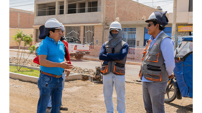 Alcalde Provincial inspecciona avances de la obra Pistas y Veredas de la Avenida Olivar. 