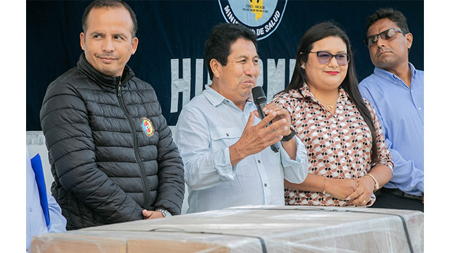 Alcalde participa en ceremonia de entrega de Termonebulizadores al Hospital de Huarmey. 