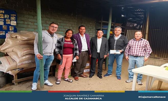 📌La subgerencia de Programas Sociales y Empadronamiento de la Municipalidad Provincial de Cajamarca continúa con la entrega de alimentos a los comedores populares de nuestra ciudad a través del Programa de Complementación Alimentaria.
👏🏻Esta semana, el subgerente de Programas Sociales y Empadronamiento, Robert Ventura, junto al regidor y presidente de la comisión de Desarrollo Social y Humano, José Cruzado Bardales, visitaron los comedores de La Perlita, El Bosque y el Asilo "Hogar Obispo Grosso".
📍En esta ocasión, los comedores recibieron una variedad de alimentos nutritivos, incluyendo haba, lenteja, arroz, trigo, entero de caballa y aceite. ¡Seguimos comprometidos en brindar apoyo a nuestra comunidad! 