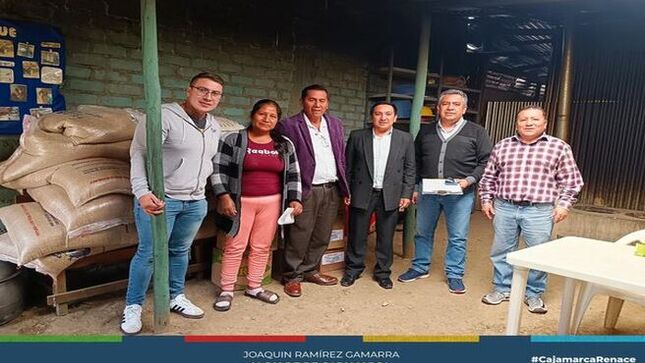 📌La subgerencia de Programas Sociales y Empadronamiento de la Municipalidad Provincial de Cajamarca continúa con la entrega de alimentos a los comedores populares de nuestra ciudad a través del Programa de Complementación Alimentaria.
👏🏻Esta semana, el subgerente de Programas Sociales y Empadronamiento, Robert Ventura, junto al regidor y presidente de la comisión de Desarrollo Social y Humano, José Cruzado Bardales, visitaron los comedores de La Perlita, El Bosque y el Asilo "Hogar Obispo Grosso".
📍En esta ocasión, los comedores recibieron una variedad de alimentos nutritivos, incluyendo haba, lenteja, arroz, trigo, entero de caballa y aceite. ¡Seguimos comprometidos en brindar apoyo a nuestra comunidad! 