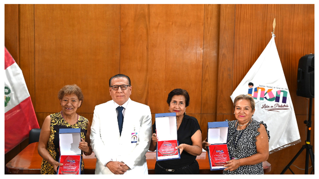 El director general, Dr. Carlos Urbano Durand, agradeció infinitamente a las profesionales de la salud por su destacada labor y les deseó éxitos en su nueva etapa de vida a pasar a la jubilación. 