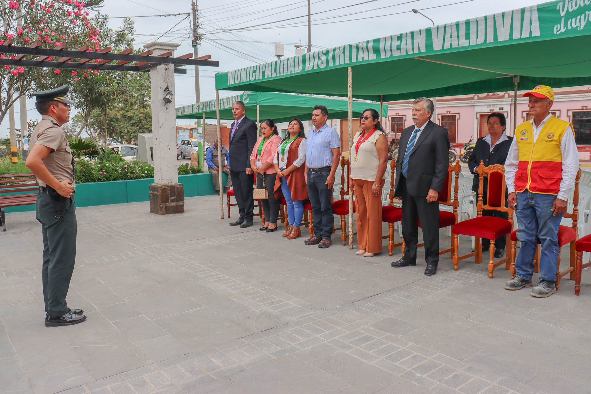 Ceremonia de izamiento del pabellón nacional