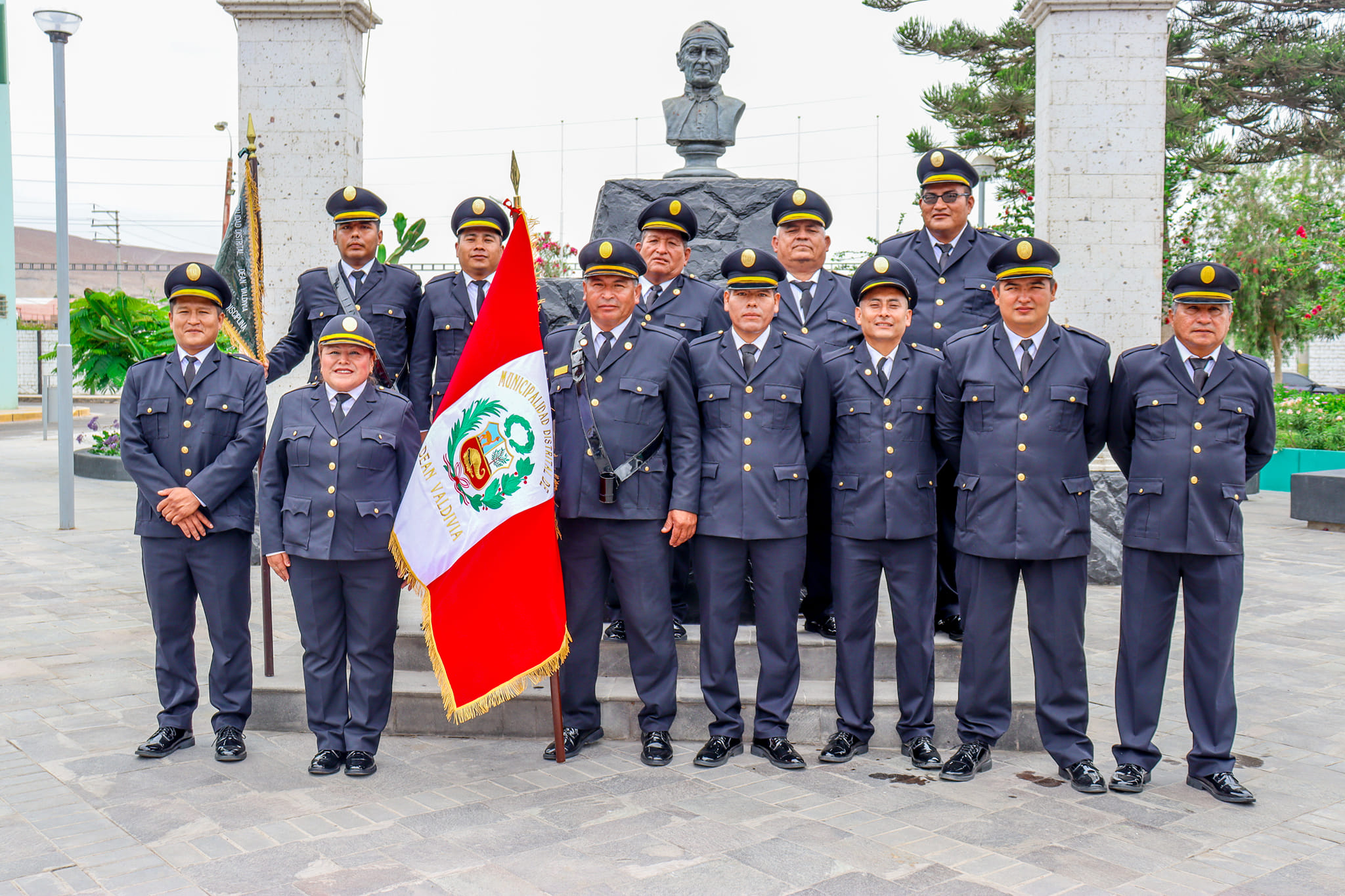 Ceremonia de izamiento del pabellón nacional