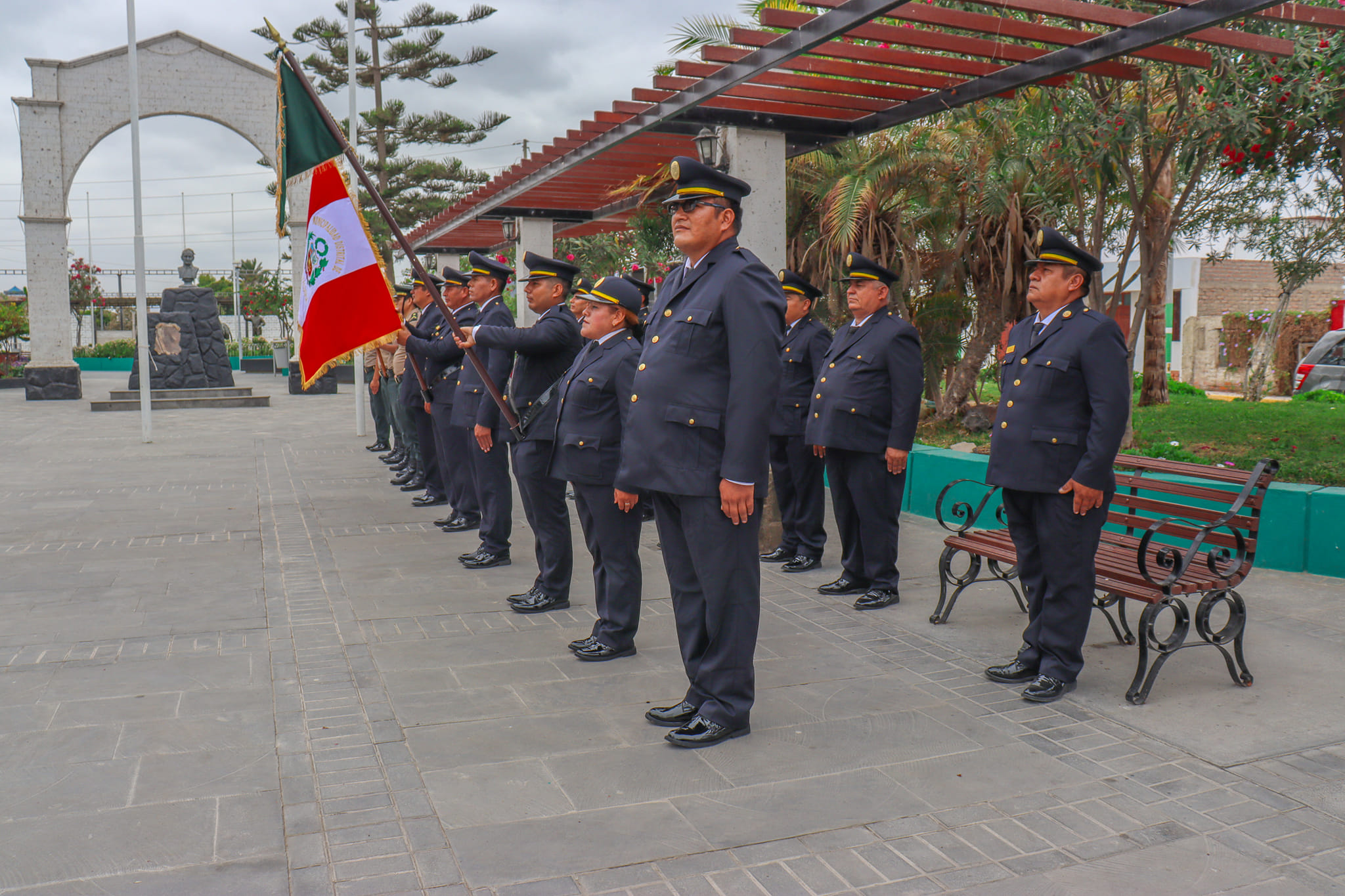 Ceremonia de izamiento del pabellón nacional