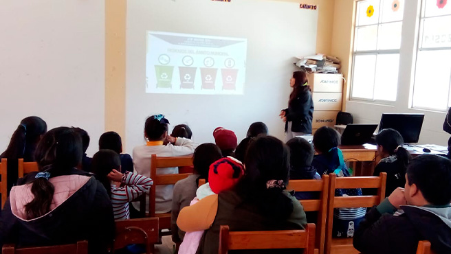 Charla sobre residuos sólidos orgánicos en San Pedro de Laraos