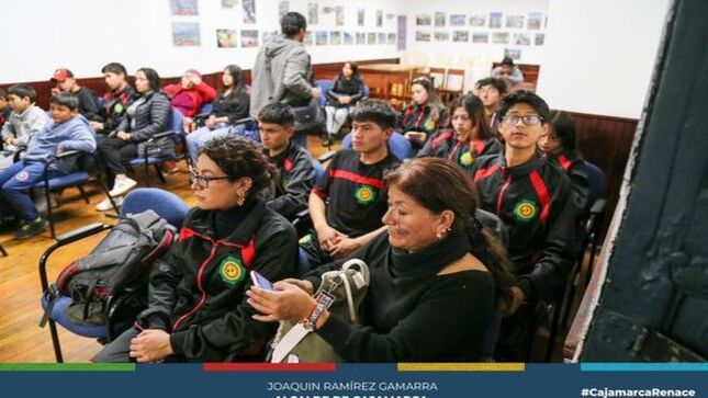 📌Como parte de las actividades de la celebración de Florecer en Cajamarca y el primer aniversario del Grupo de Danza Municipal, la subgerencia de Turismo y Cultura, llevo a cabo una conferencia sobre el folclore cajamarquino, la cual tuvo como ponentes a la profesora Ilsen Rojas Fernández y el profesor Noel Fernando Portal Pisfil, dos reconocidos cultores de danzas cajamarquinas.
✅Dichas actividades continuarán desarrollándose con la finalidad de mantener viva la riqueza cultural de nuestra provincia.