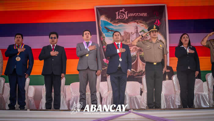 Alcalde Raúl Peña Iza Bandera De Abancay En Conmemoración Del 151° Aniversario De Apurímac.