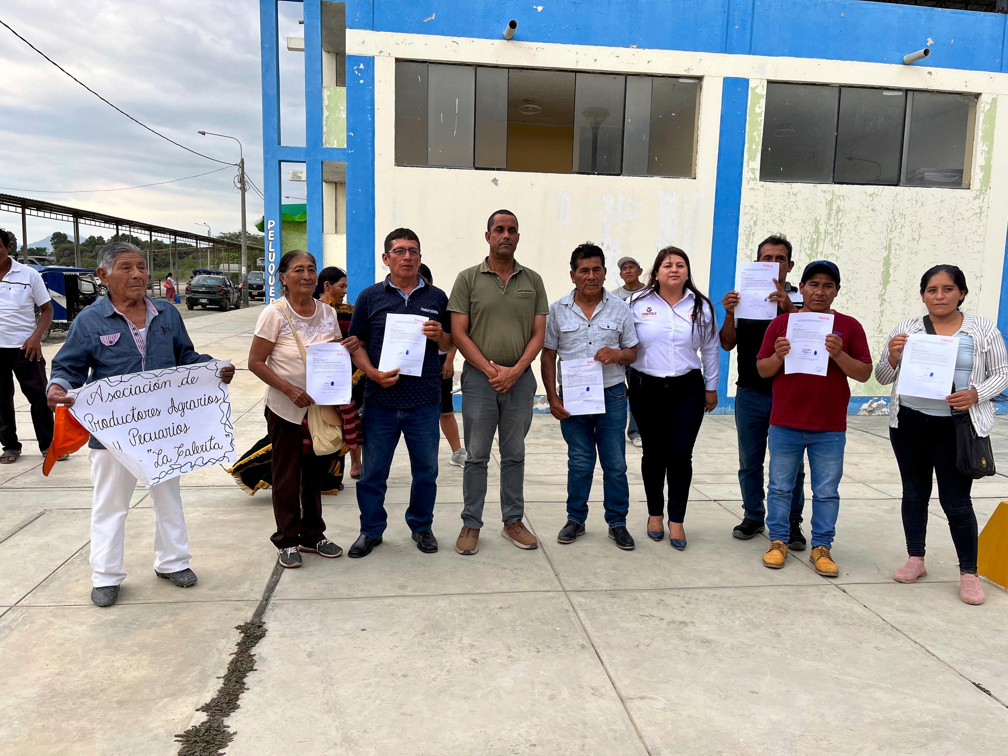 La titular de la Gerencia Regional de Desarrollo Productivo, Ing. Medalit Montoya Cueva participó de una mesa de trabajo organizado por la Municipalidad Distrital de Olmos a favor de las cadenas productivas del distrito.
En la mencionada reunión, se logró escuchar las necesidades de los asistentes, quienes solicitaron la inclusión de una nueva cadena productiva para el concurso del presente año 2024, por su parte la Ing. Medalit Montoya se comprometió en gestionar la inclusión de la cadena solicitada en el estudio de priorización.