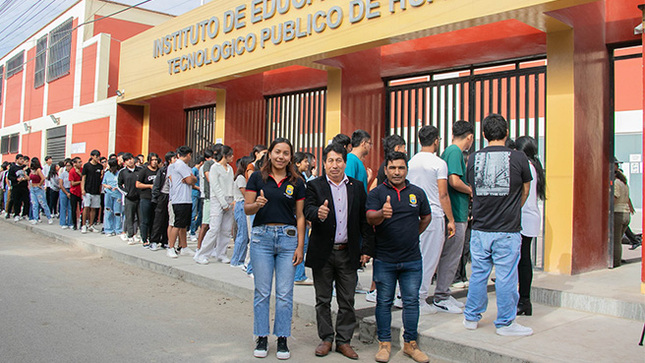 Más de 250 jóvenes de la provincia de Huarmey postulas al Centro Pre Universitario San Marcos.