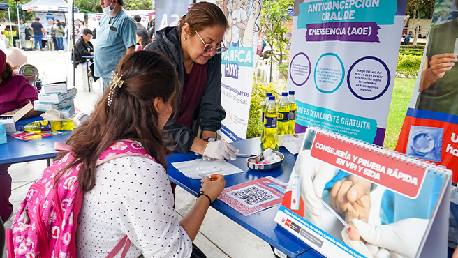 Foto 2 de Minsa acerca los servicios de salud sexual y reproductiva a estudiantes de la universidad San Marcos