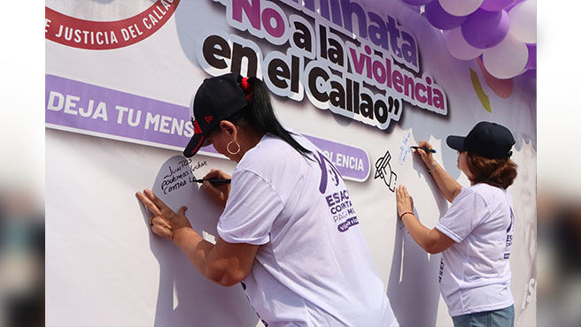 Autoridades y participantes dejaron mensajes de reflexión y de concientización que serán exhibidos en el hall de la sede principal del Poder Judicial chalaco de la avenida Colonial.