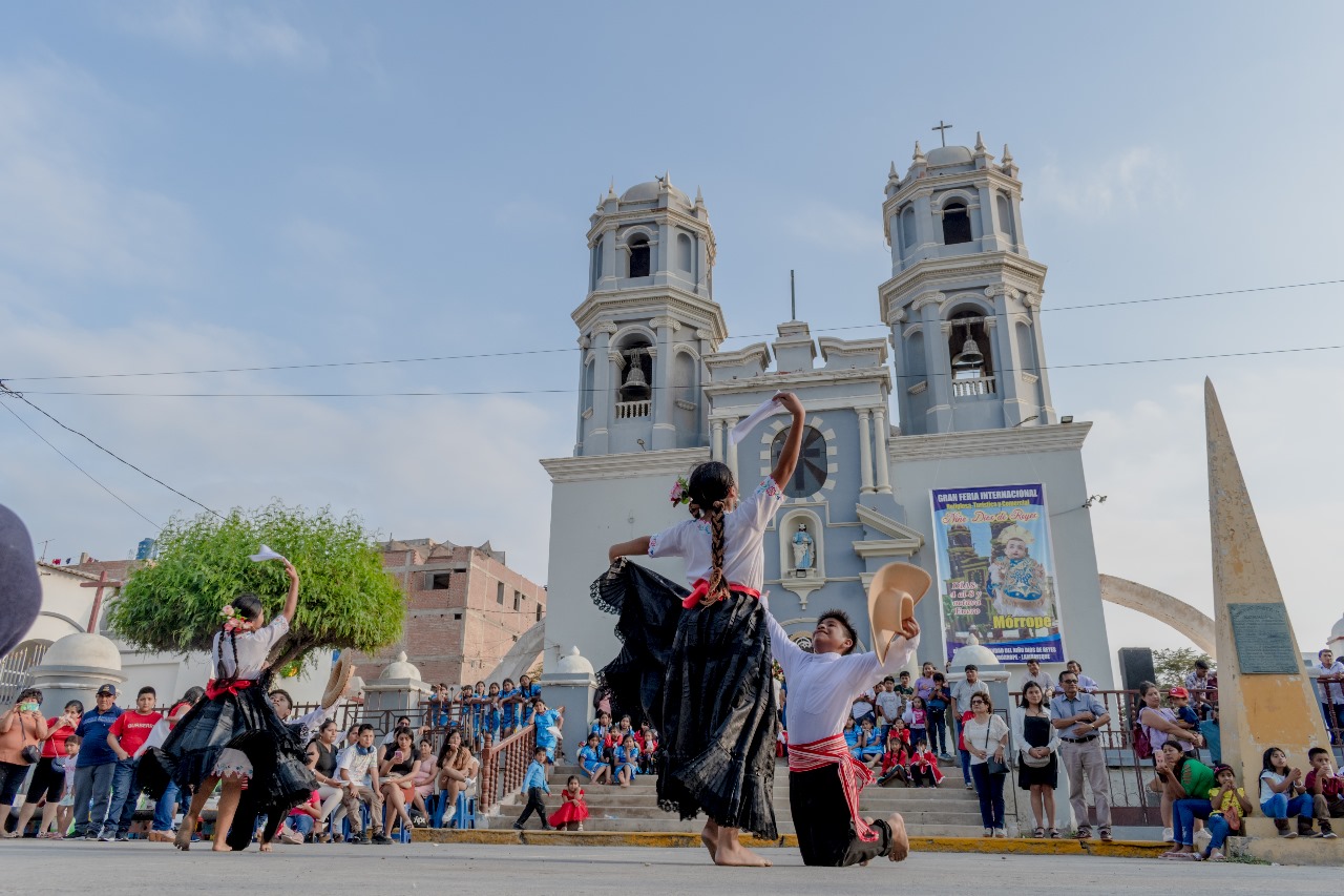 Presentación de Danzas Costumbristas como parte de las festividades de la Feria Internacional, Religiosa, Turística y Comercial en honor al "Niño Dios de Reyes.