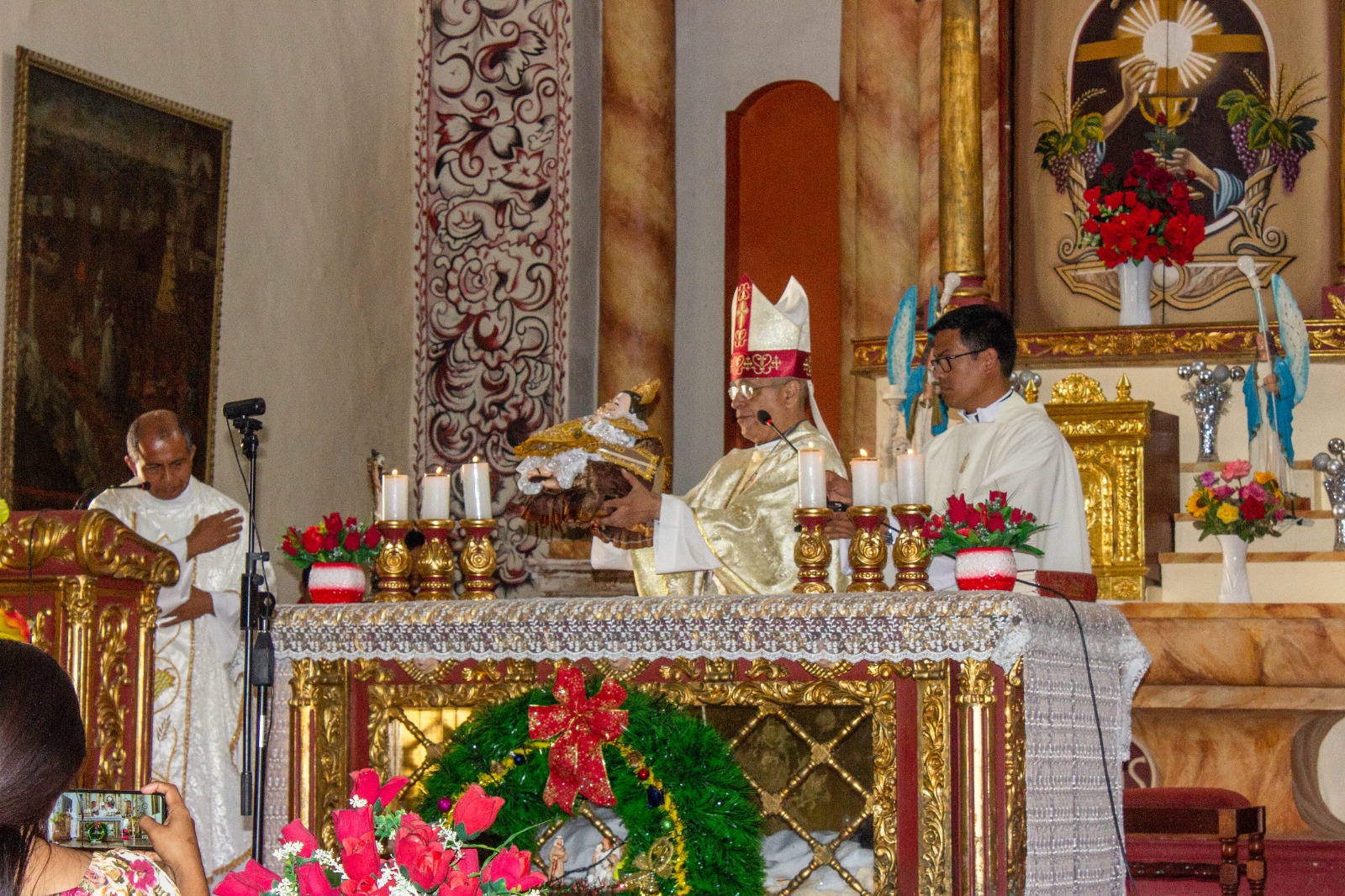 Santa Misa presidida por Monseñor Guillermo Cornejo Monzón y el Rvdo. Padre José Zapata Carrasco.