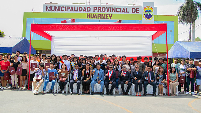 Alcalde apertura la sección de la facultad de la carrera profesional de Psicología y el Centro Pre Universitario de la UNMSM en Huarmey