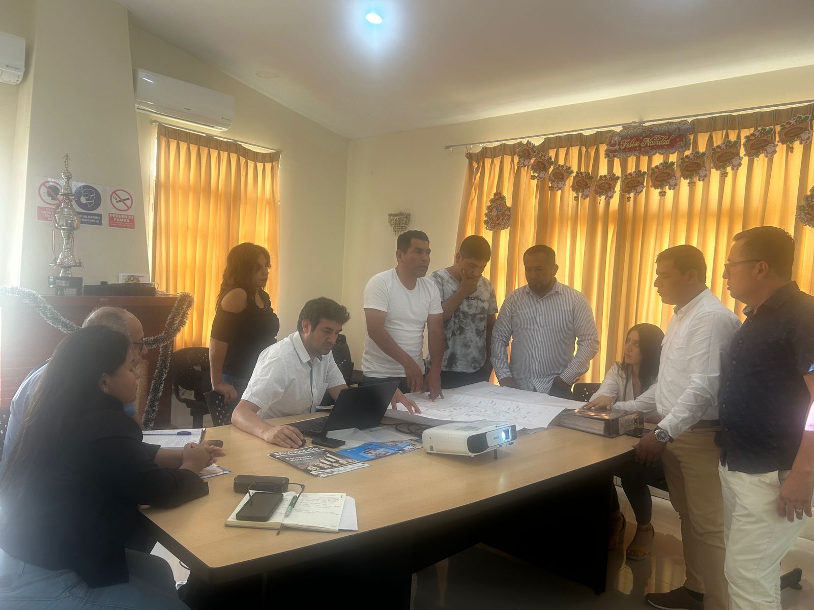 Janet Morales Pasache, lideró una importante reunión en la Oficina Descentralizada del Ministerio de Vivienda, Construcción y Saneamiento en Chiclayo, junto a especialistas del Programa Nacional de Saneamiento Rural (PNSR).