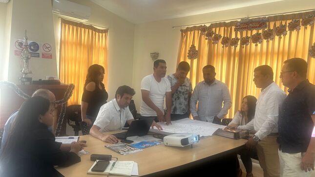 Janet Morales Pasache, lideró una importante reunión en la Oficina Descentralizada del Ministerio de Vivienda, Construcción y Saneamiento en Chiclayo, junto a especialistas del Programa Nacional de Saneamiento Rural (PNSR).