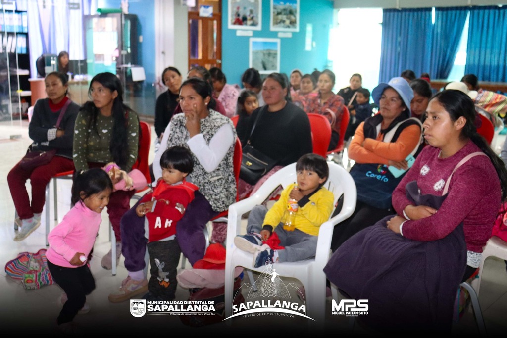 Madres beneficiarias del vaso de leche, se capacitan sobre desnutrición infantil y reciben enseñanza de menú innovador