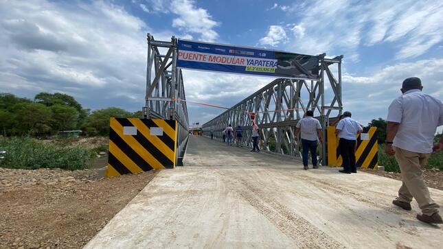 PUENTE ENTRE EL RÍO YAPATERA Y CHARANAL